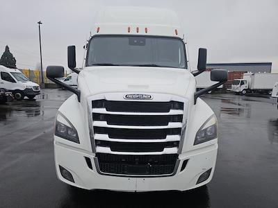 Used 2022 Freightliner Cascadia Detroit Diesel DD15 Semi Truck with Sleeper Cab for sale #563189 - photo 2
