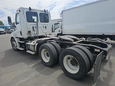 Used 2019 Freightliner Cascadia Detroit DD13 Semi Truck for sale #579453 - photo 2