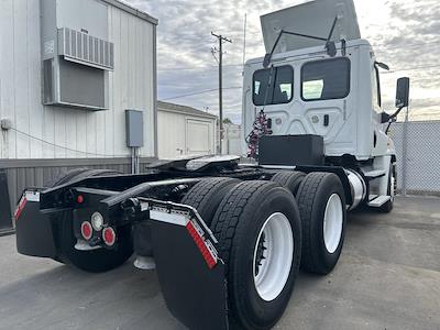 Used 2018 Freightliner Cascadia Detroit DD13 Semi Truck for sale #746743 - photo 2