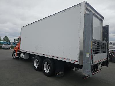 Used 2018 Freightliner Cascadia Day Cab Box Truck for sale #752456 - photo 2