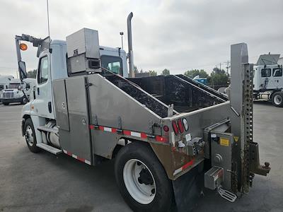 Used 2018 Freightliner Cascadia Day Cab Cab Chassis for sale #753651 - photo 2