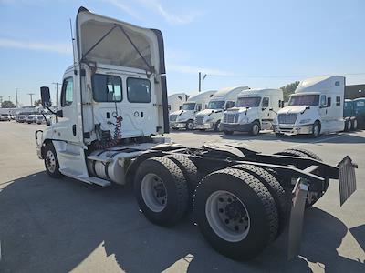 Used 2018 Freightliner Cascadia Cummins X15 Semi Truck for sale #757321 - photo 2