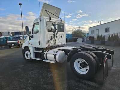 Used 2019 Freightliner Cascadia Detroit DD13 Semi Truck for sale #809555 - photo 2
