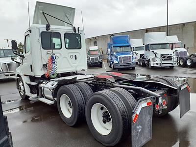 Used 2019 Freightliner Cascadia Detroit Diesel DD15 Semi Truck for sale #810007 - photo 2