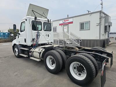 Used 2018 Freightliner Cascadia Detroit DD13 Semi Truck for sale #814908 - photo 2