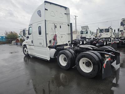 Used 2019 Freightliner Cascadia Cummins X15 Semi Truck with Sleeper Cab for sale #823645 - photo 2