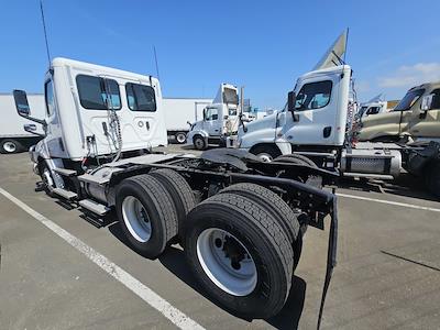 Used 2020 Freightliner Cascadia Detroit DD13 Semi Truck for sale #895907 - photo 2