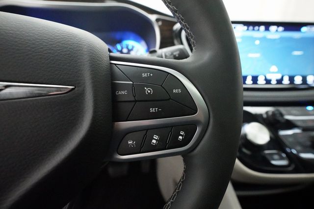 Used 2024 Chrysler Pacifica - photo 22