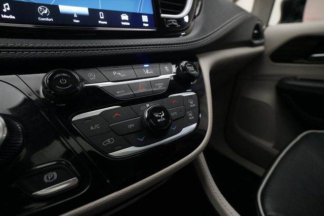 Used 2024 Chrysler Pacifica - photo 24