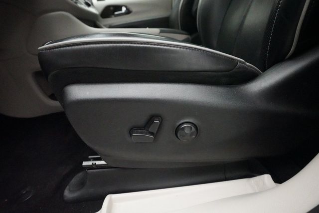 Used 2024 Chrysler Pacifica - photo 32