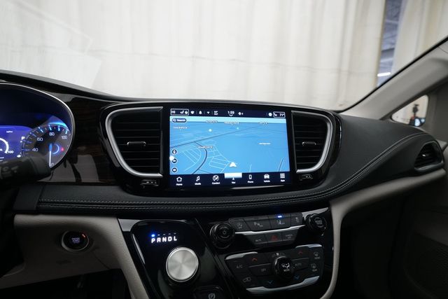 Used 2024 Chrysler Pacifica - photo 9