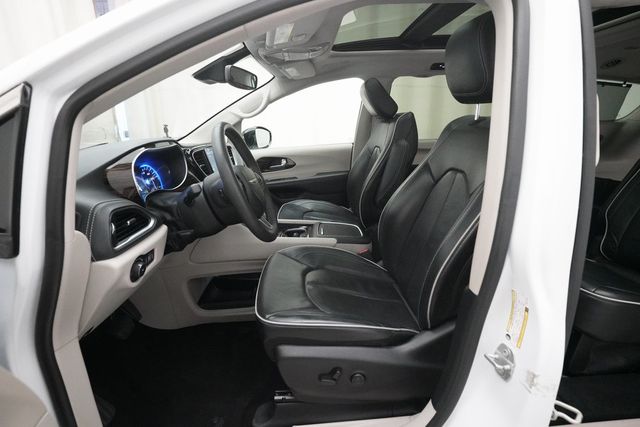 Used 2024 Chrysler Pacifica - photo 10