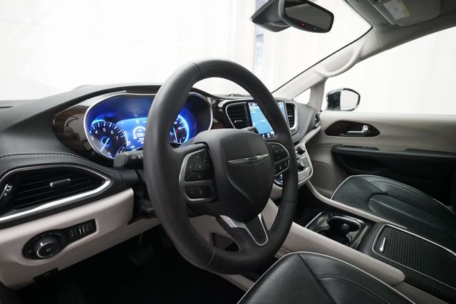 Used 2024 Chrysler Pacifica - photo 11