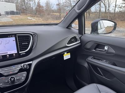 New 2026 Chrysler Voyager - photo 1