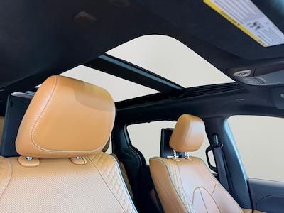 Used 2023 Chrysler Pacifica - photo 1