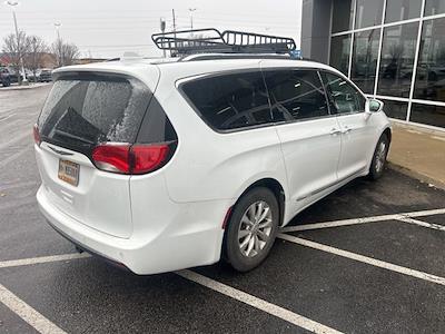 2018 Chrysler Pacifica FWD Minivan for sale #F4428A - photo 2