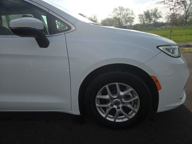 Used 2023 Chrysler Pacifica - photo 10