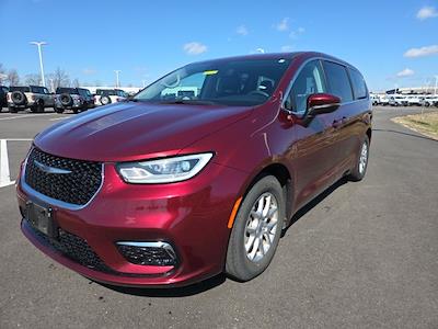 Used 2023 Chrysler Pacifica - photo 1