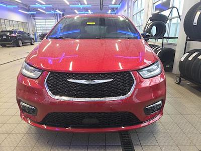 Used 2025 Chrysler Pacifica - photo 1