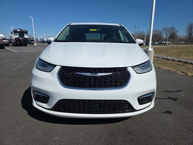 Used 2023 Chrysler Pacifica - photo 6