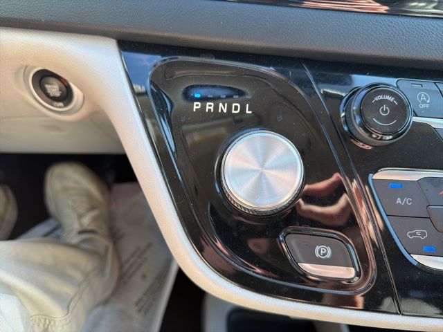 Used 2023 Chrysler Pacifica - photo 34