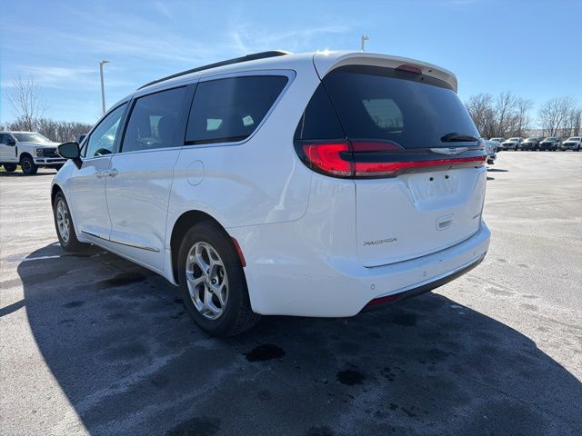 Used 2023 Chrysler Pacifica - photo 2
