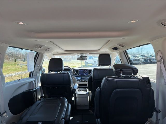 Used 2023 Chrysler Pacifica - photo 16