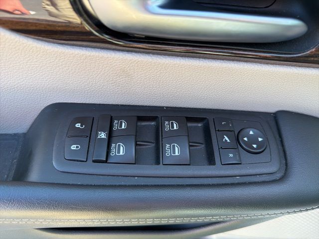 Used 2023 Chrysler Pacifica - photo 25