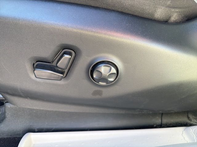 Used 2023 Chrysler Pacifica - photo 28
