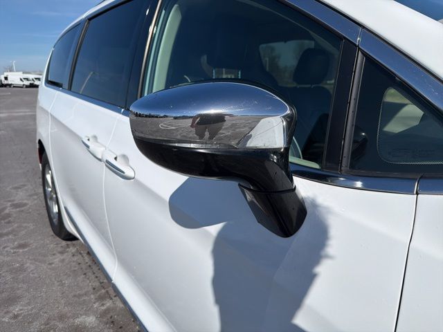 Used 2023 Chrysler Pacifica - photo 7