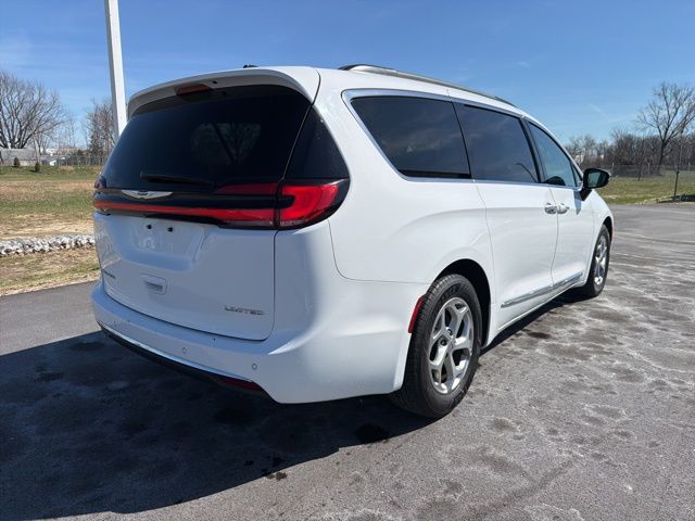 Used 2023 Chrysler Pacifica - photo 9