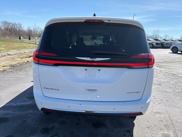 Used 2023 Chrysler Pacifica - photo 5