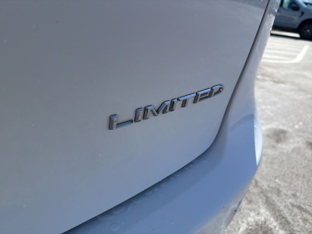 Used 2023 Chrysler Pacifica - photo 10