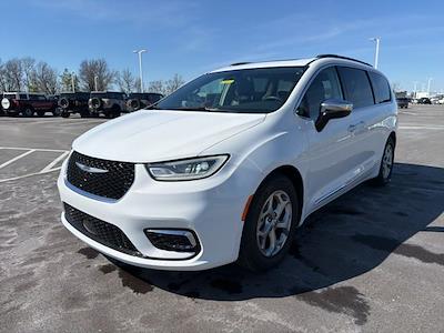 Used 2023 Chrysler Pacifica - photo 1