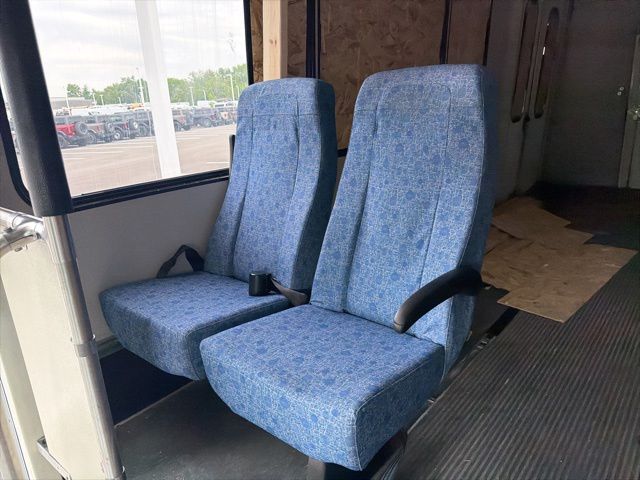Used 2011 Ford E-450 Bus - photo 12