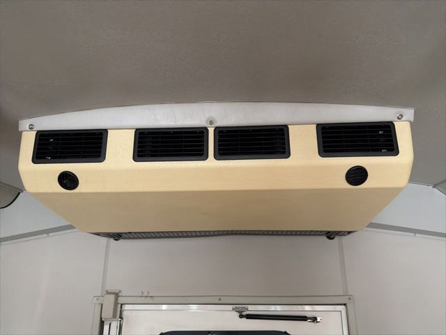 Used 2011 Ford E-450 Bus - photo 13