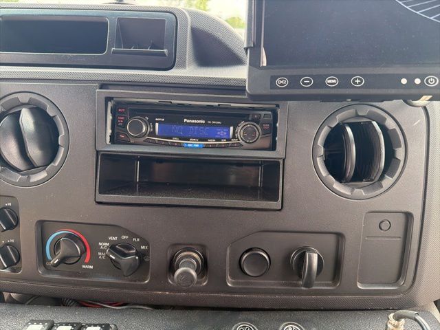 Used 2011 Ford E-450 Bus - photo 20