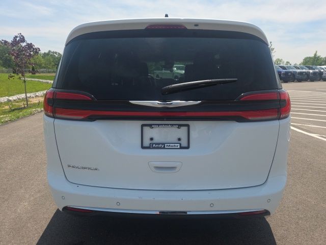 Used 2023 Chrysler Pacifica - photo 11