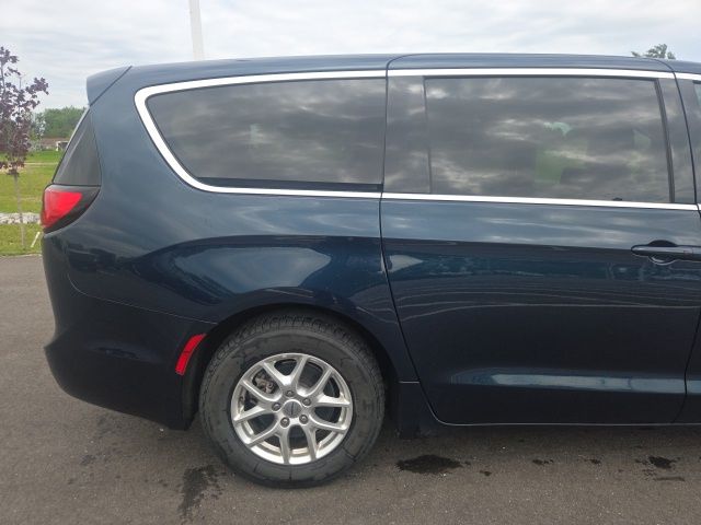 Used 2023 Chrysler Pacifica - photo 9
