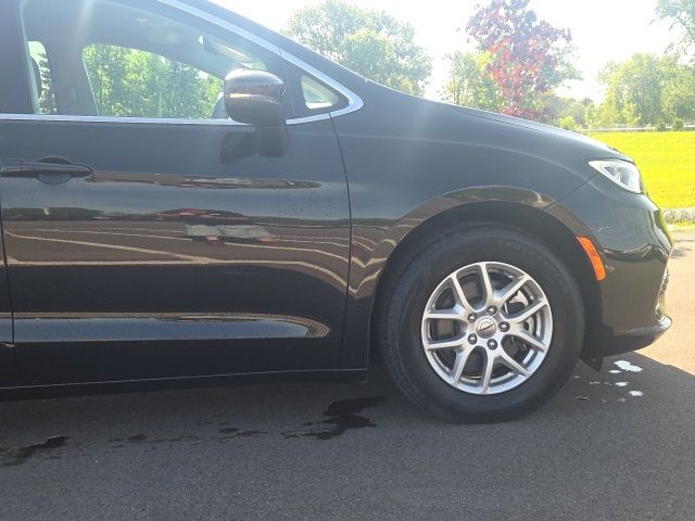 Used 2023 Chrysler Pacifica - photo 6