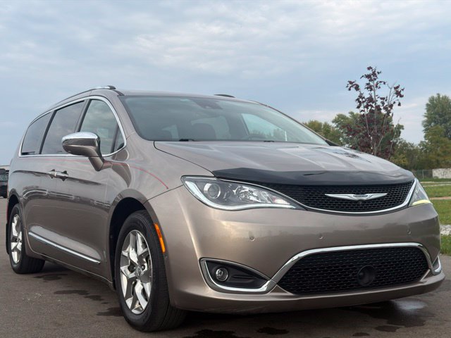 Used 2017 Chrysler Pacifica - photo 1