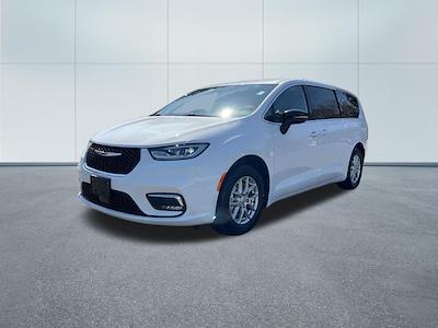 Used 2025 Chrysler Pacifica - photo 1
