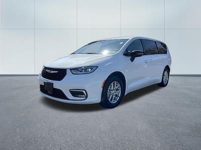 Used 2025 Chrysler Pacifica - photo 1
