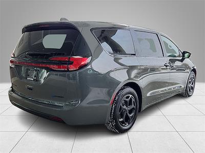 Used 2022 Chrysler Pacifica Touring L Minivan for sale #SB4029 - photo 2