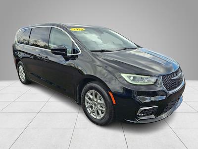 Used 2024 Chrysler Pacifica - photo 1
