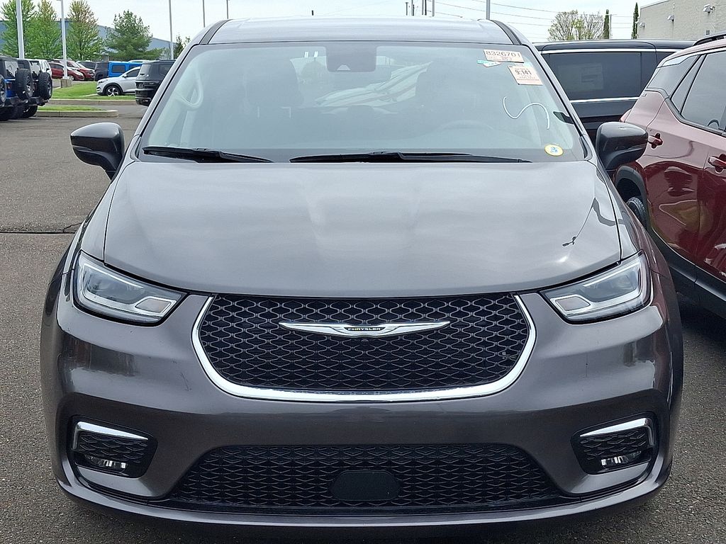 Used 2023 Chrysler Pacifica - photo 2