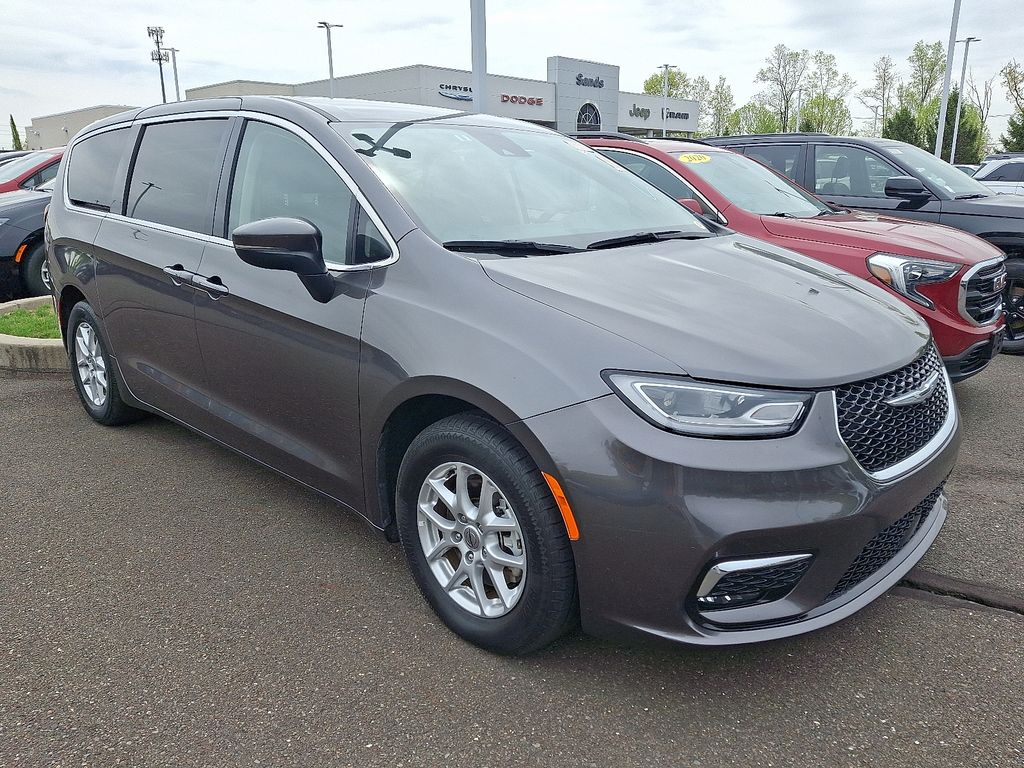Used 2023 Chrysler Pacifica - photo 5