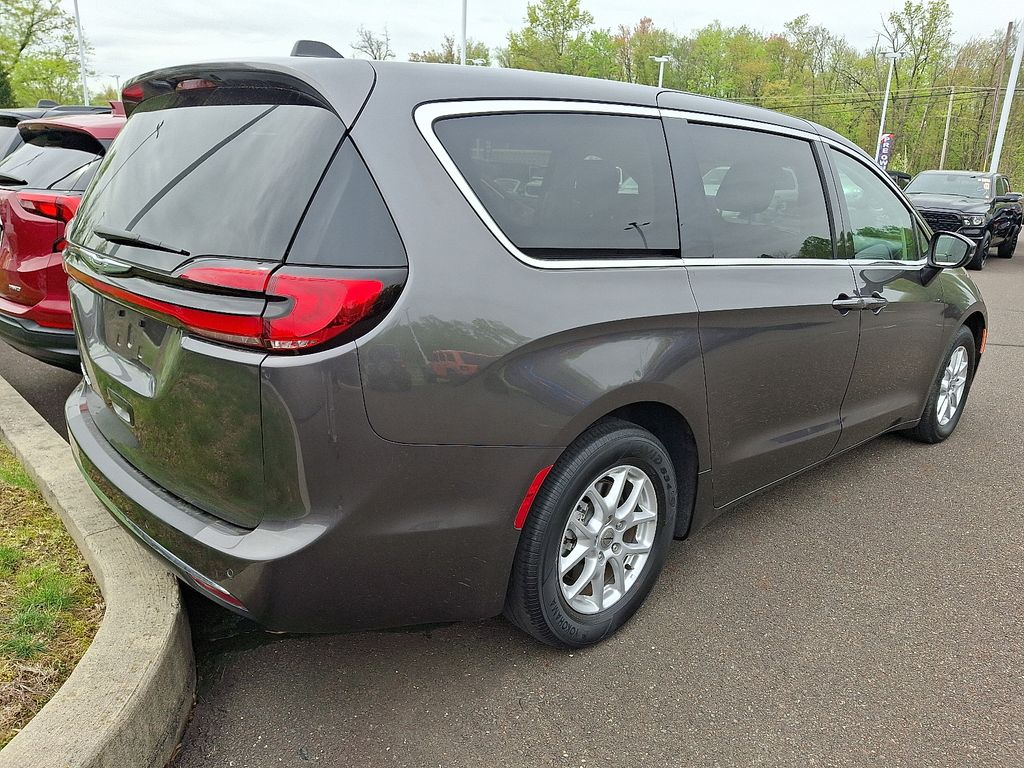 Used 2023 Chrysler Pacifica - photo 6