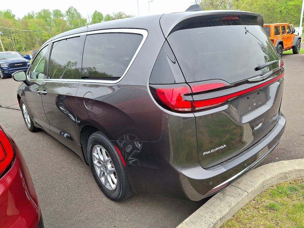 Used 2023 Chrysler Pacifica - photo 8