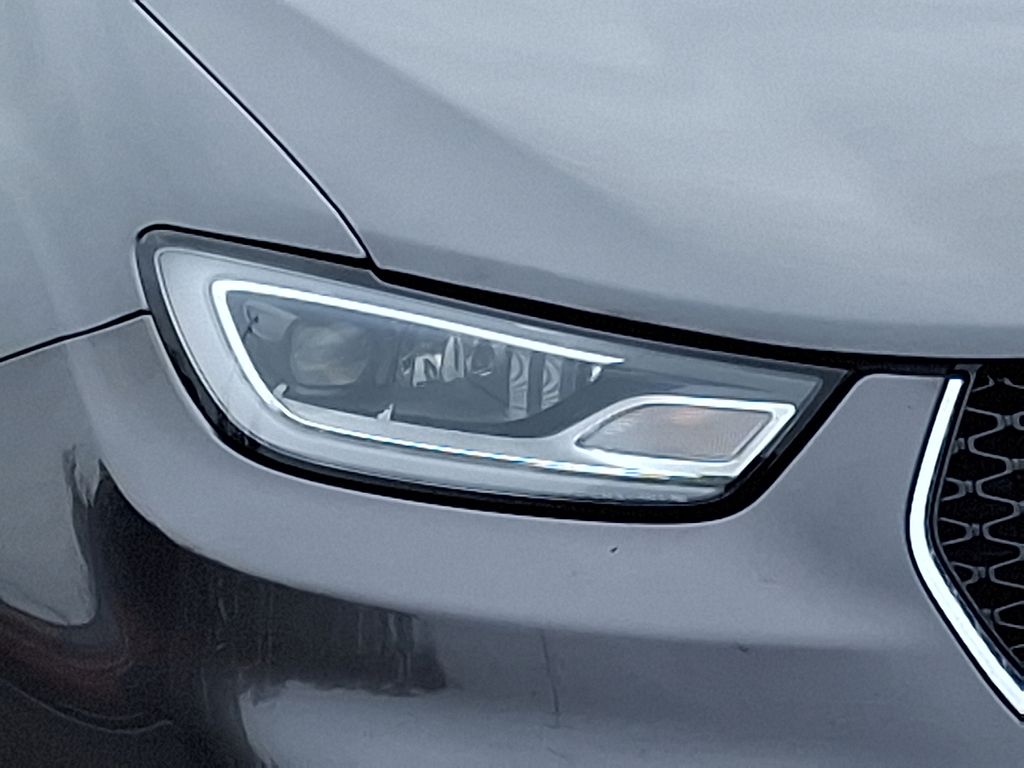 Used 2023 Chrysler Pacifica - photo 10